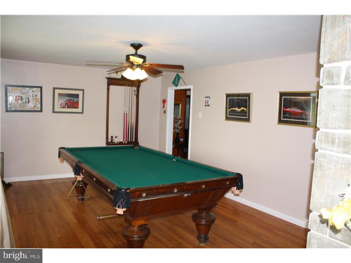 127 Point Airy Road Woodstown, NJ 08098 - Photo 9 of 25 Living Room