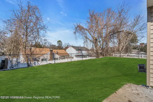 a view of yard with grass and trees