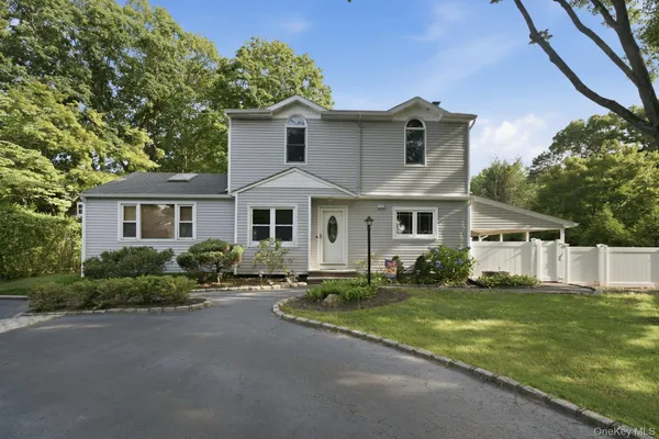 $849,000 | 830 Terry Road, Hauppauge, NY 11788