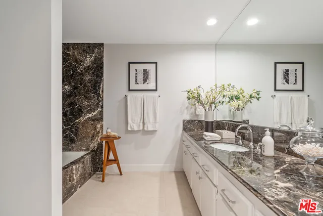 $2,495,000 | 10118 Empyrean Way, Unit 204, Los Angeles, CA 90067