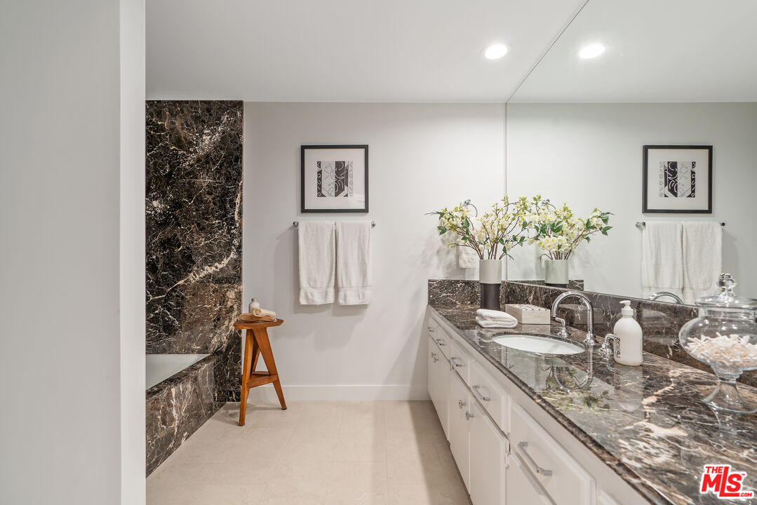 10118 Empyrean Way, Unit 204 Los Angeles, CA 90067 - Photo 34 of 44