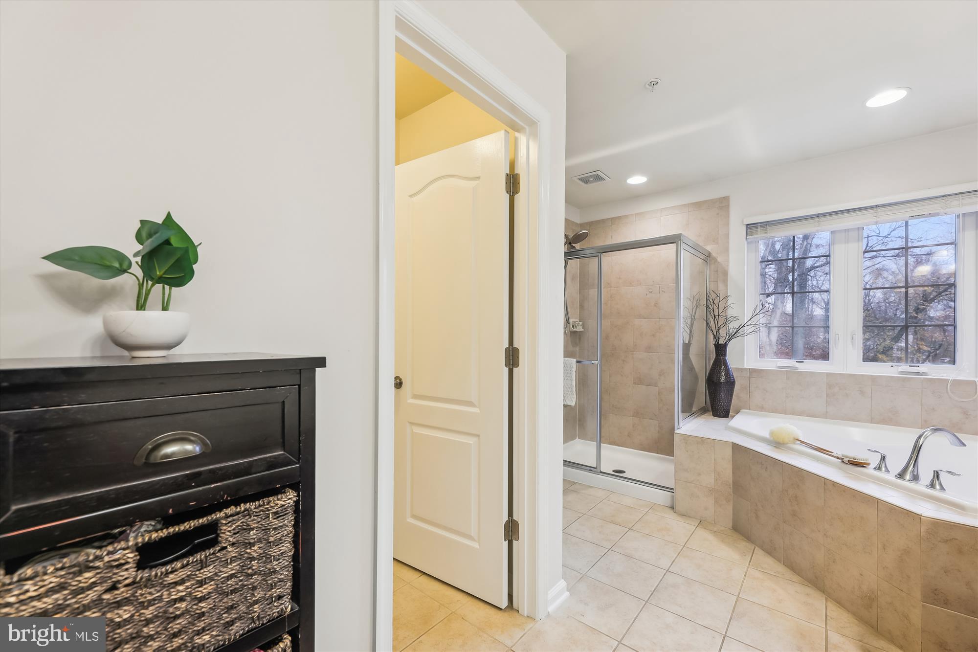 15707 Monksilver Bend Upper Marlboro, MD 20774 - Photo 25 of 58 Separate toilet closet