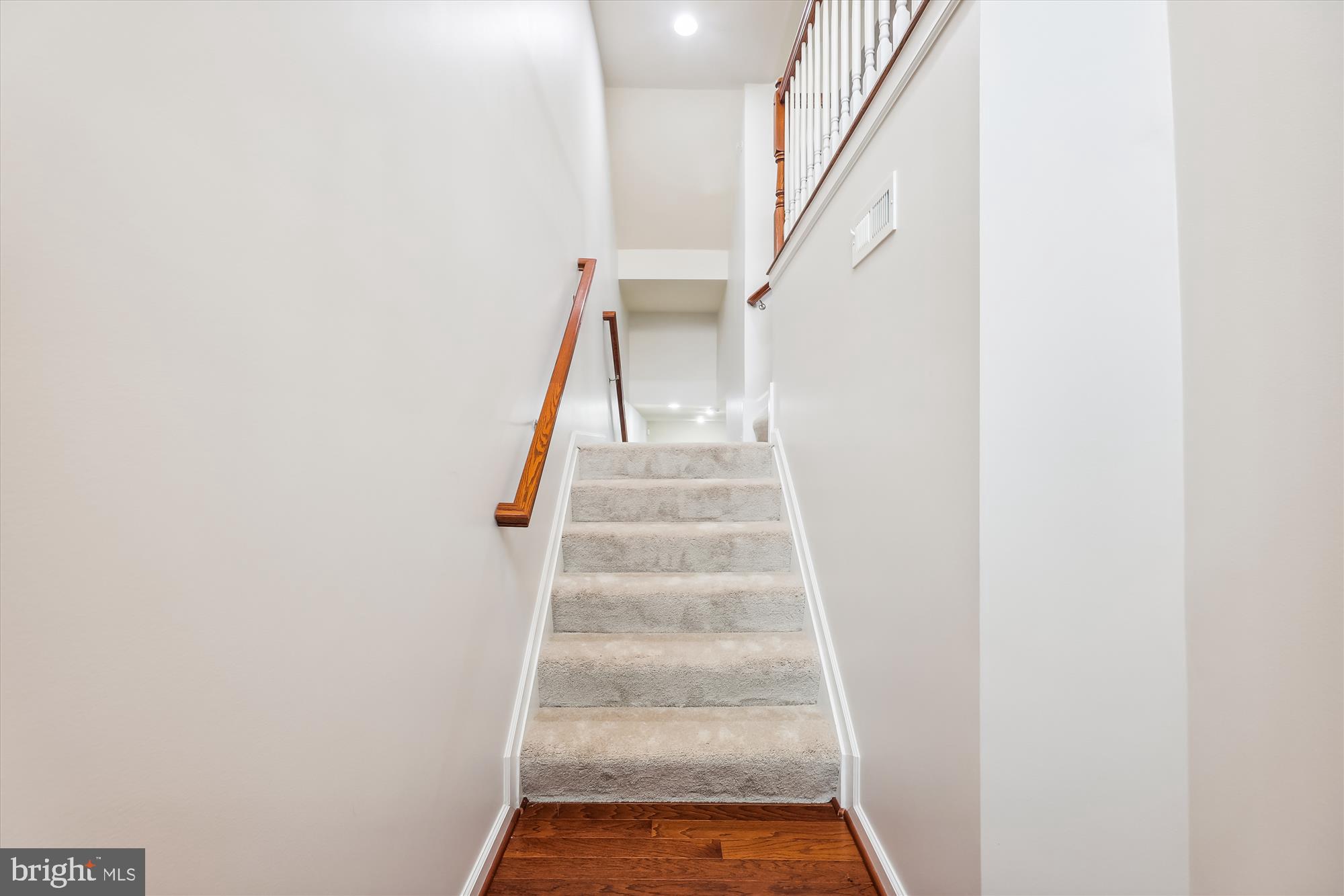 15707 Monksilver Bend Upper Marlboro, MD 20774 - Photo 4 of 58 Foyer w/newly carpeted stairs & vaulted ceilings