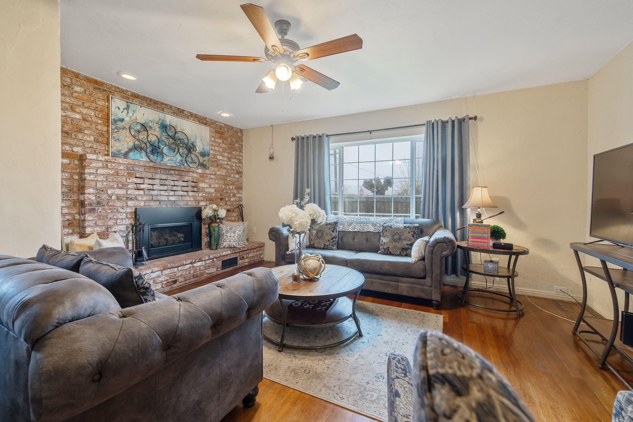 457 West Maple Street Exeter, CA 93221 - Photo 6 of 28 10-web-or-mls-713A7733