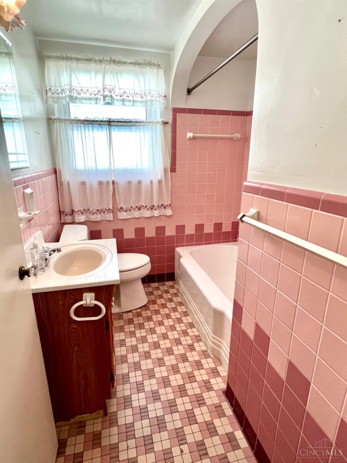 23 Ridgeway Road Cincinnati, OH 45216 - Photo 18 of 33