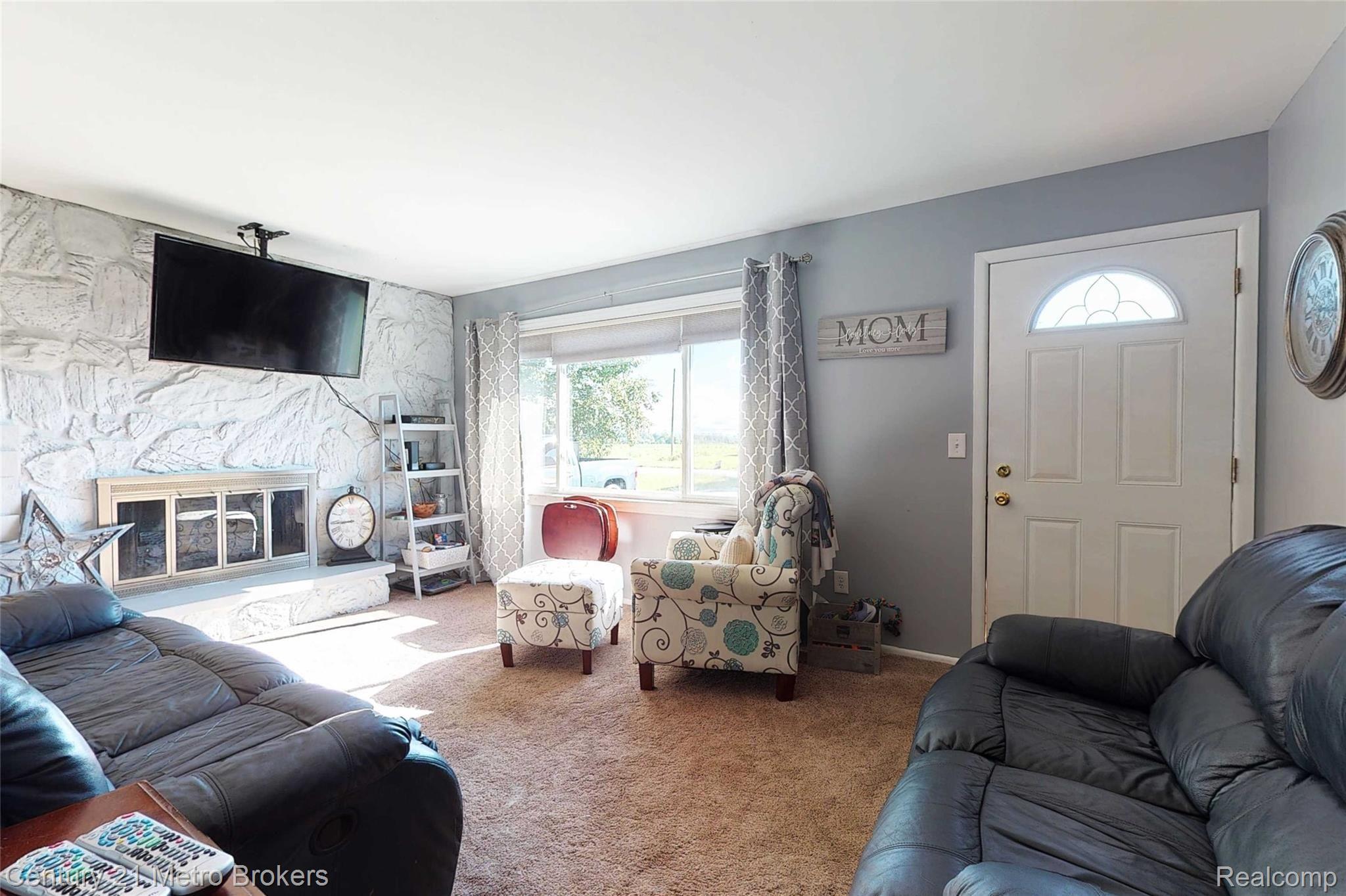 10390-S-Dehmel-Rd-6 Living Room.jpg