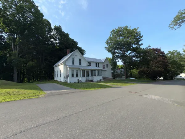 $289,000 | 124 Lake Avenue, Farmington, ME 04938
