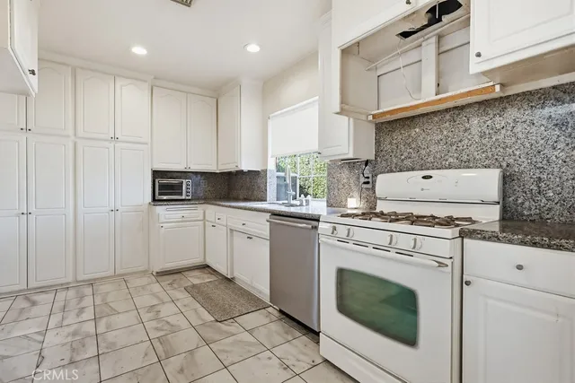 $810,000 | 9341 Greenbush Avenue, Arleta, CA 91331