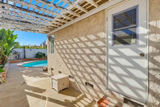 $810,000 | 9341 Greenbush Avenue, Arleta, CA 91331