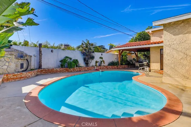 $810,000 | 9341 Greenbush Avenue, Arleta, CA 91331