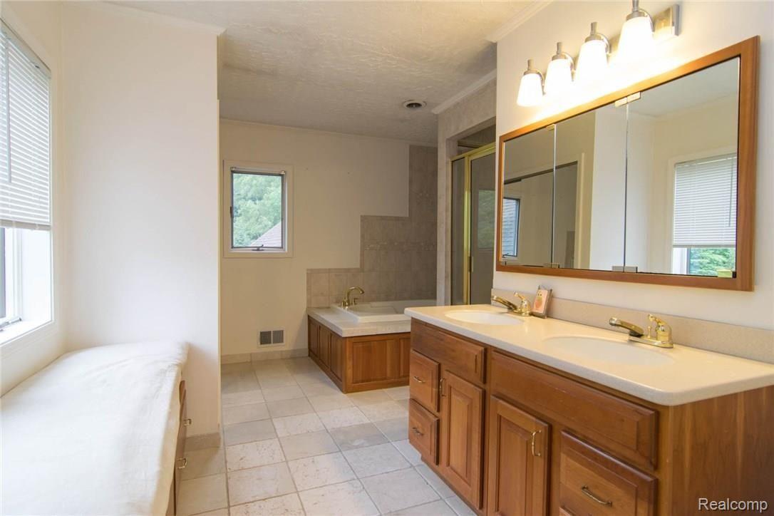 50899 Hanford Road Canton, MI 48187 - Photo 30 of 81 DSC_1140.jpg