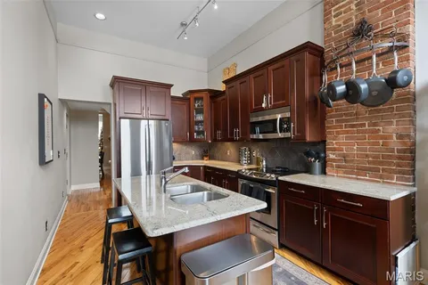 $559,000 | 1913 Hickory Street, St. Louis, MO 63104