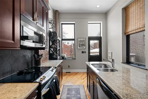 $559,000 | 1913 Hickory Street, St. Louis, MO 63104