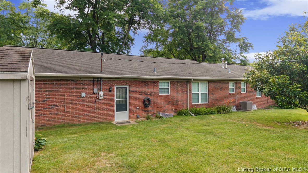405 Hemlock Road Jeffersonville, IN 47130 - Photo 16 of 48