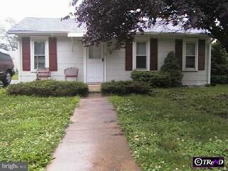 627 Klockner Road Hamilton, NJ 08619 - Photo 1 of 1 a front view of a house with garden