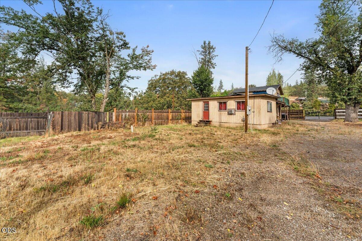 10483 Blackwell Road Central Point, OR 97502 - Photo 2 of 19 Gallery Image 2