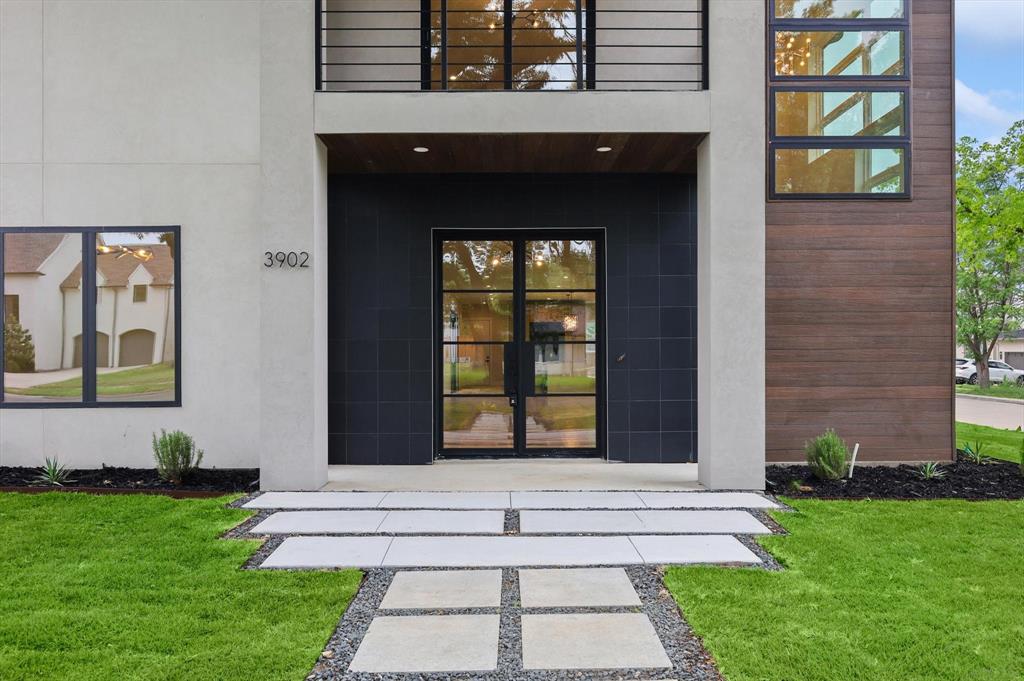 3902 Park Lane Dallas, TX 75220 - Photo 2 of 36 a small garden in the corner of a house