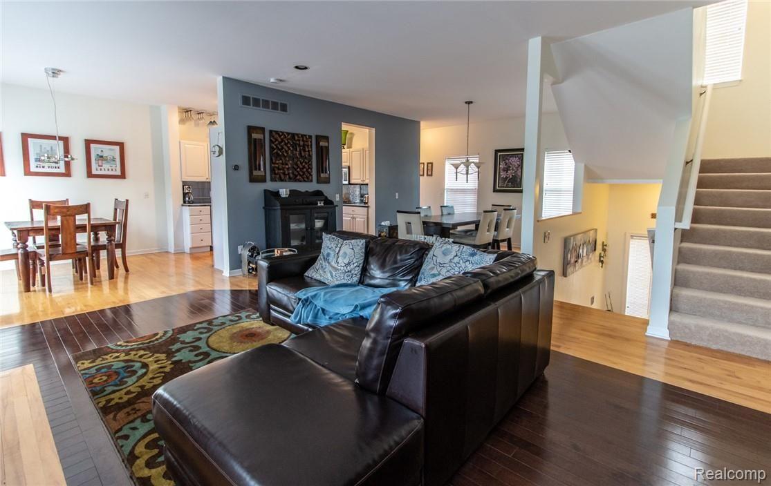 2654 Crooks Road Royal Oak, MI 48073 - Photo 6 of 35 Spacious, Open Concept