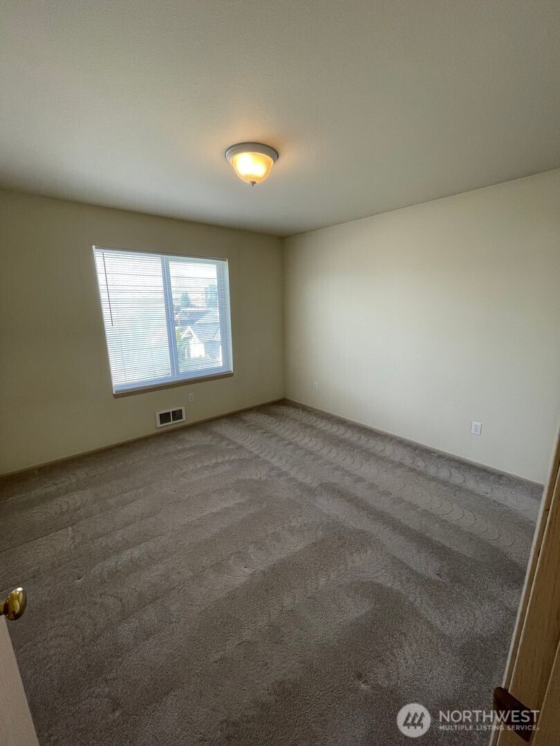 3208 Rockefeller Avenue, Unit B/D Everett, WA 98201 - Photo 5 of 10 Gallery Image 5