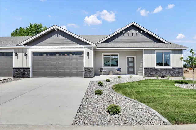 $558,850 | 16 North Country Club Drive, Unit 16, Deer Park, WA 99006