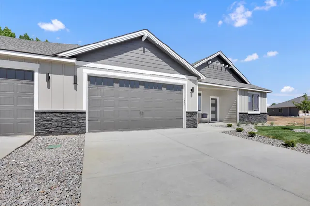 $558,850 | 16 North Country Club Drive, Unit 16, Deer Park, WA 99006