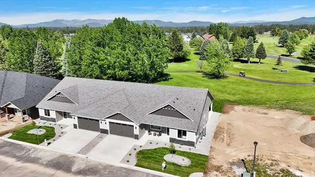 $558,850 | 16 North Country Club Drive, Unit 16, Deer Park, WA 99006