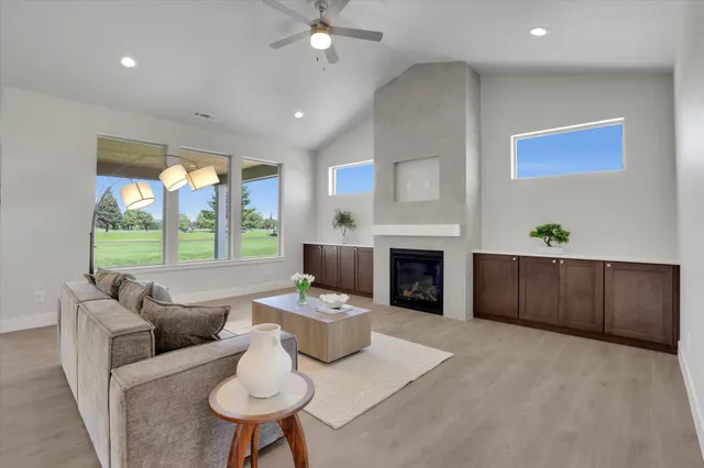 $558,850 | 16 North Country Club Drive, Unit 16, Deer Park, WA 99006