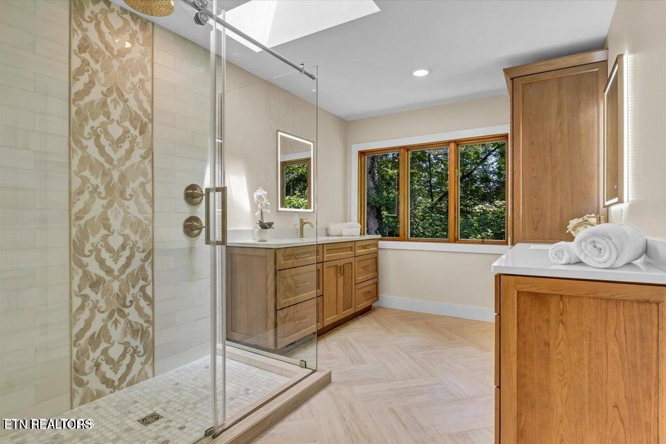 143 Inata Circle Loudon, TN 37774 - Photo 15 of 34 Primary Bathroom