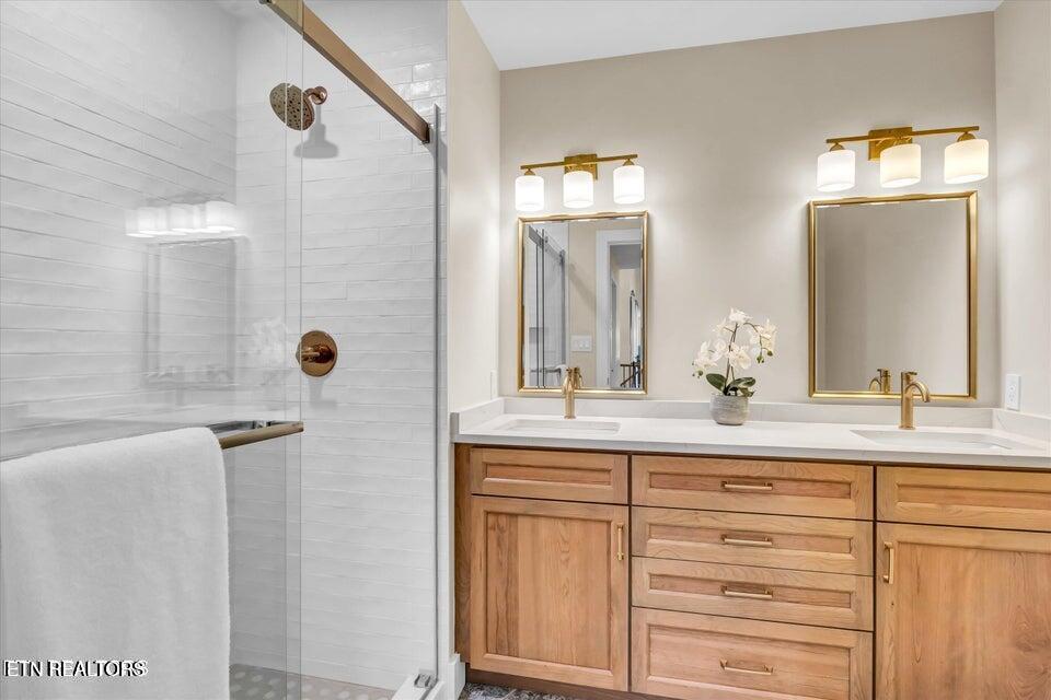 143 Inata Circle Loudon, TN 37774 - Photo 20 of 34 Main Level Bathroom3