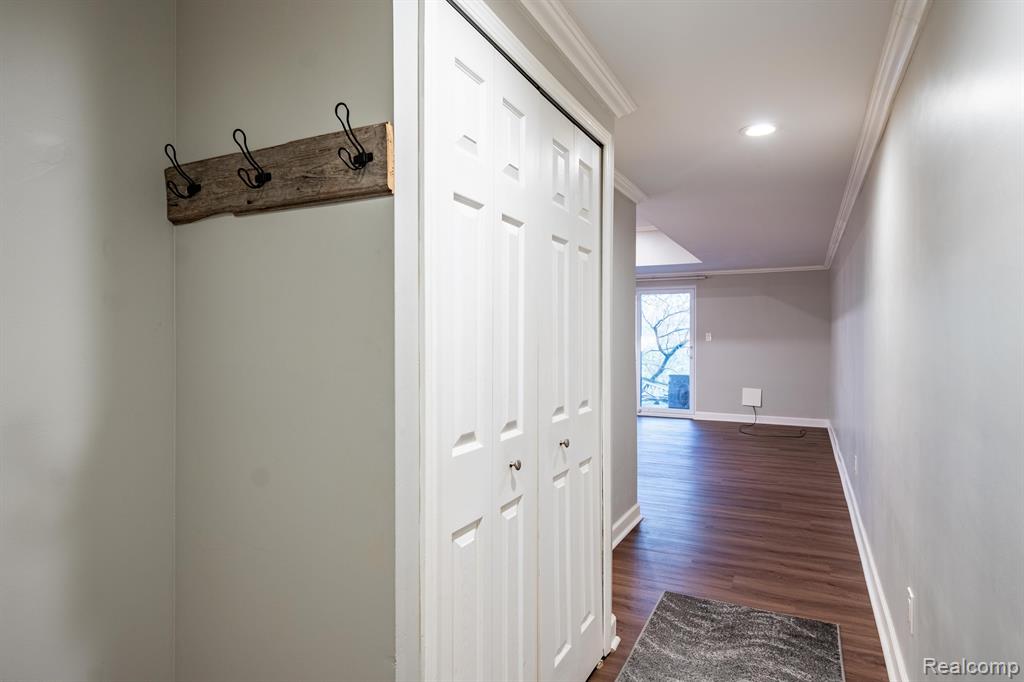 11721 Sycamore Road Plymouth, MI 48170 - Photo 6 of 24 Gallery Image 6