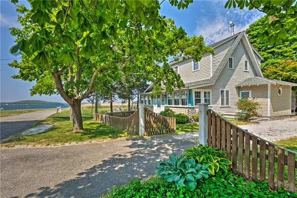 $3,300 | 129 Dighton Avenue, Portsmouth, RI 02871