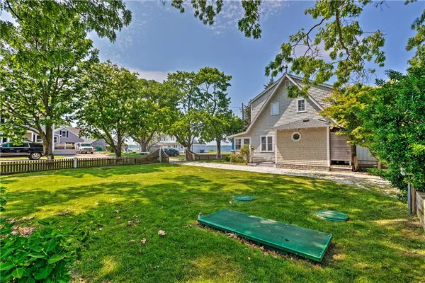 $3,300 | 129 Dighton Avenue, Portsmouth, RI 02871
