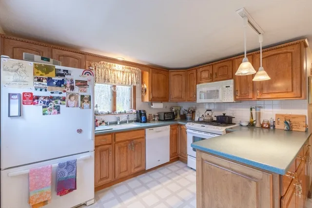 $629,900 | 406 South Street, Foxboro, MA 02035