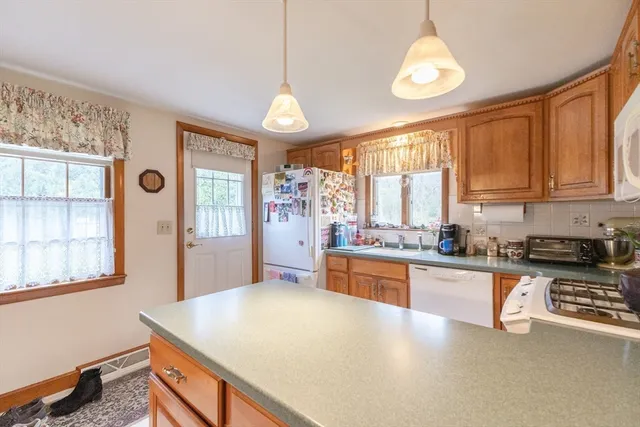 $629,900 | 406 South Street, Foxboro, MA 02035