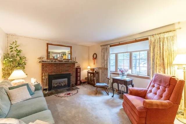 $629,900 | 406 South Street, Foxboro, MA 02035