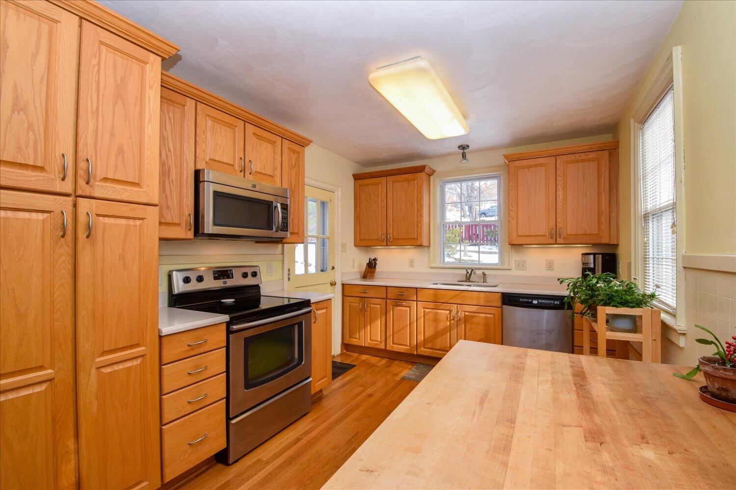 3108 Spring Road Southwest Roanoke, VA 24015 - Photo 2 of 40 08-3108 Spring-8