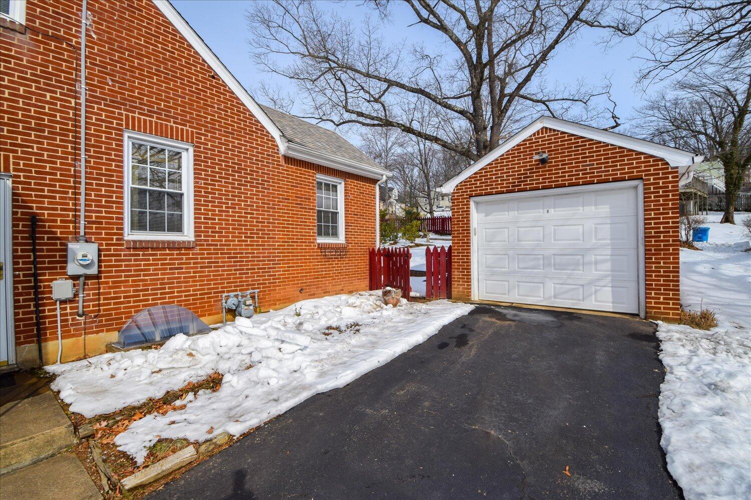 3108 Spring Road Southwest Roanoke, VA 24015 - Photo 5 of 40 26-3108 Spring-26