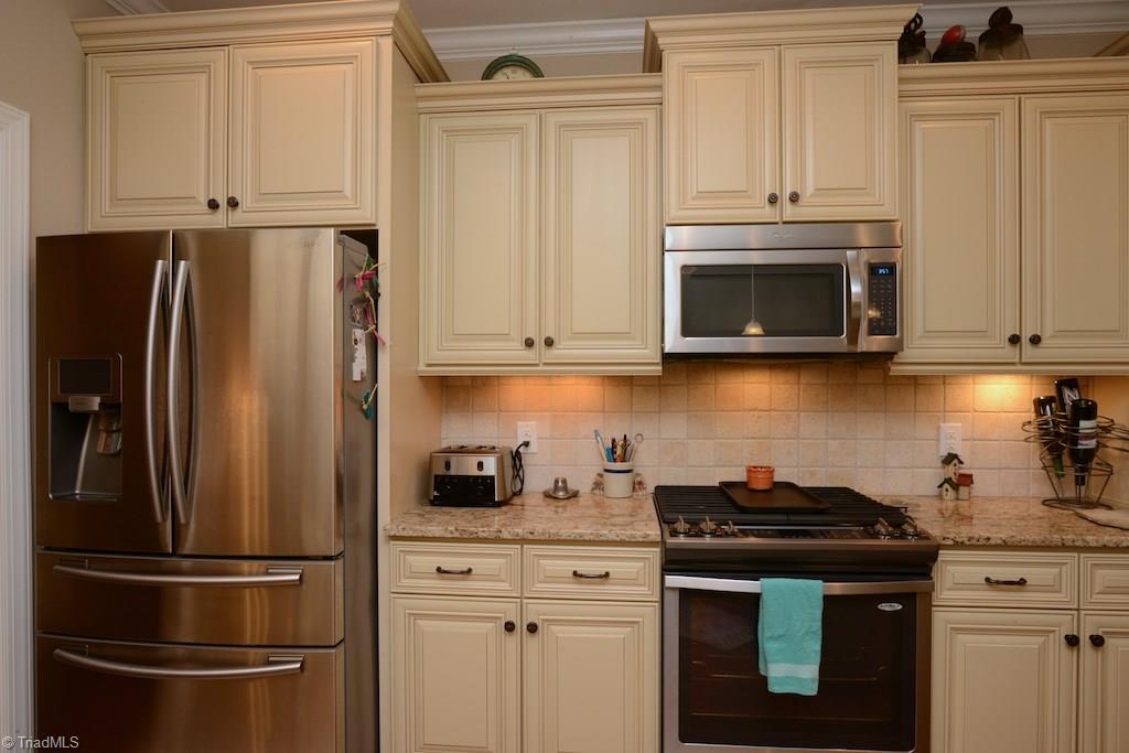 5002 Bennington Way High Point, NC 27262 - Photo 8 of 30 Stainless appliances