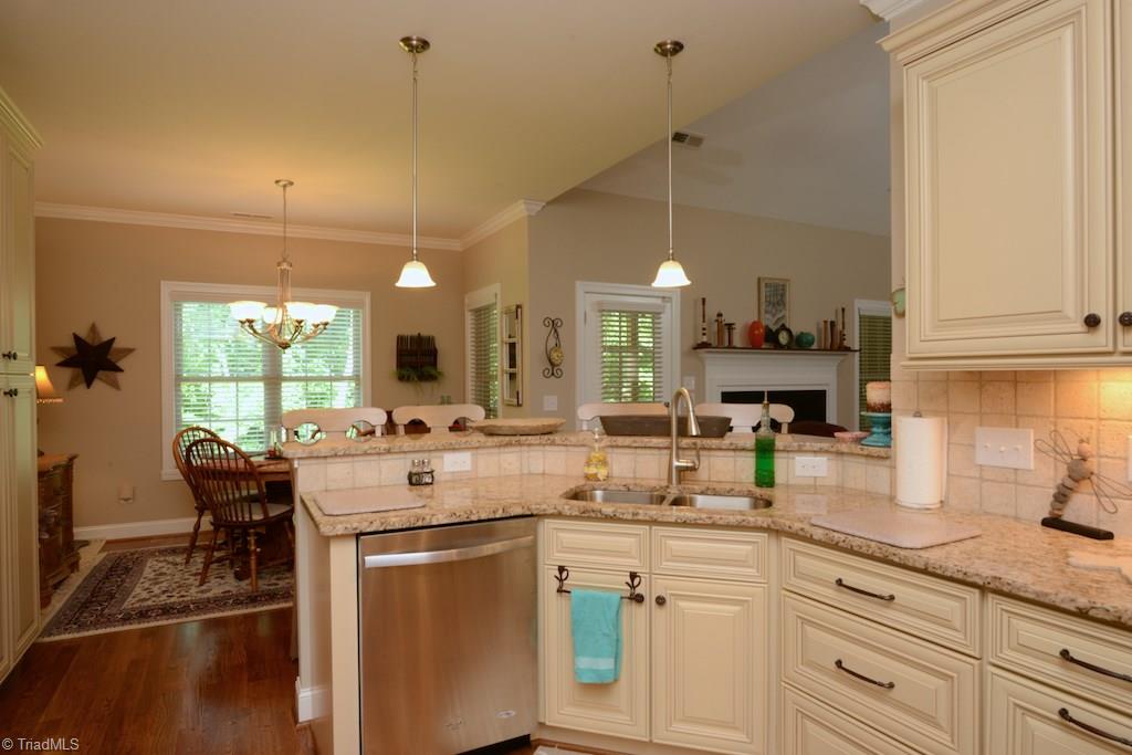 5002 Bennington Way High Point, NC 27262 - Photo 9 of 30 great natural light