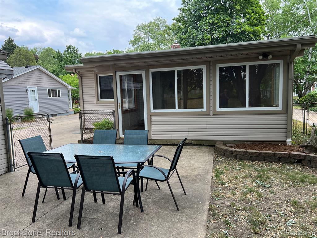 1313 Oak Street Rochester, MI 48307 - Photo 9 of 52