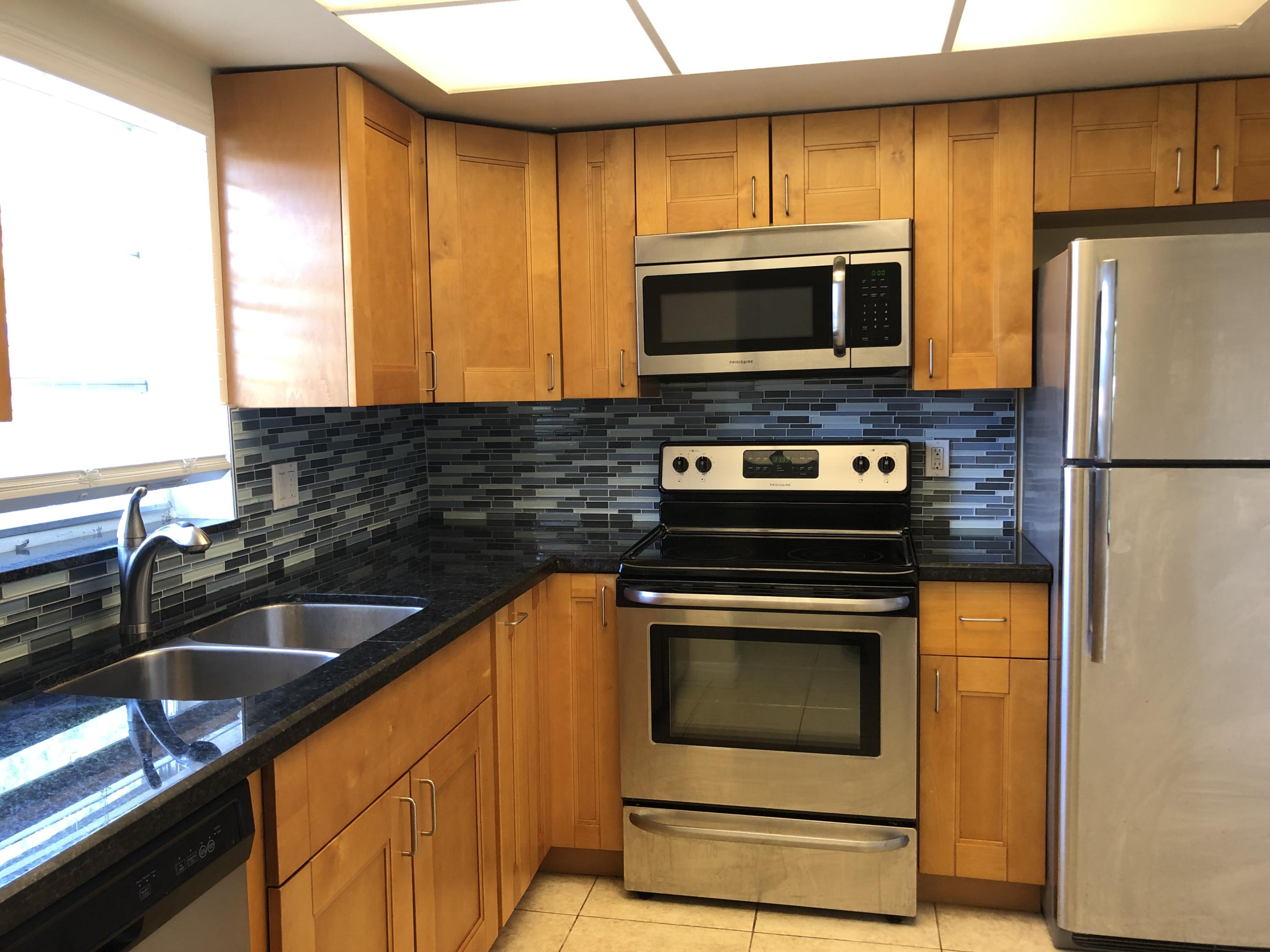 5811 Northeast 14th Road, Unit 4 Fort Lauderdale, FL 33334 - Photo 16 of 21 IMG_5702