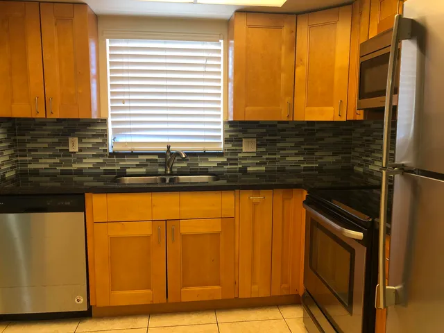 $1,900 | 5811 Northeast 14th Road, Unit 4, Fort Lauderdale, FL 33334