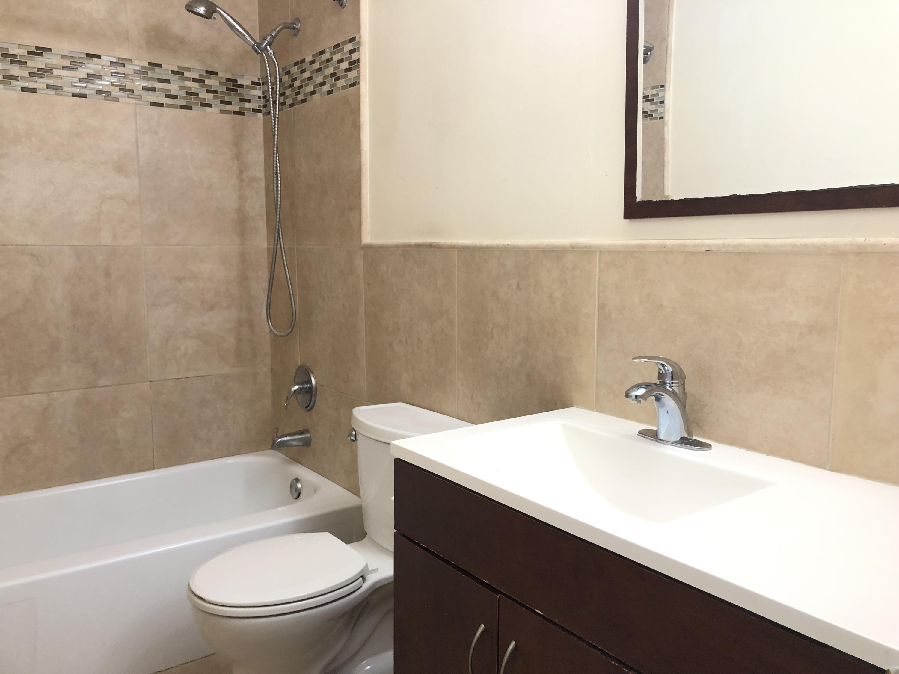 5811 Northeast 14th Road, Unit 4 Fort Lauderdale, FL 33334 - Photo 5 of 21 IMG_5709