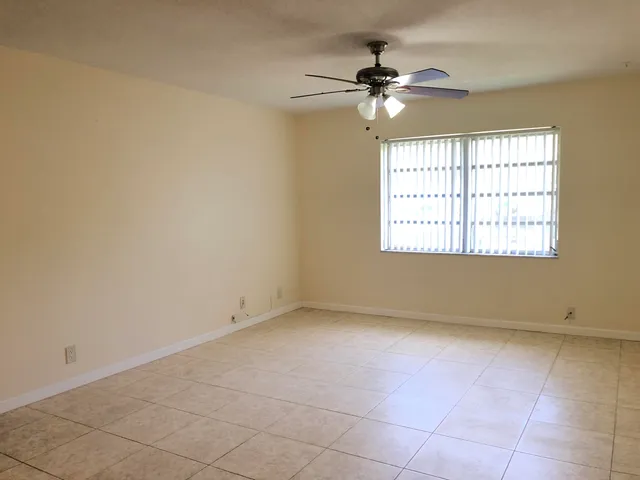 $1,900 | 5811 Northeast 14th Road, Unit 4, Fort Lauderdale, FL 33334