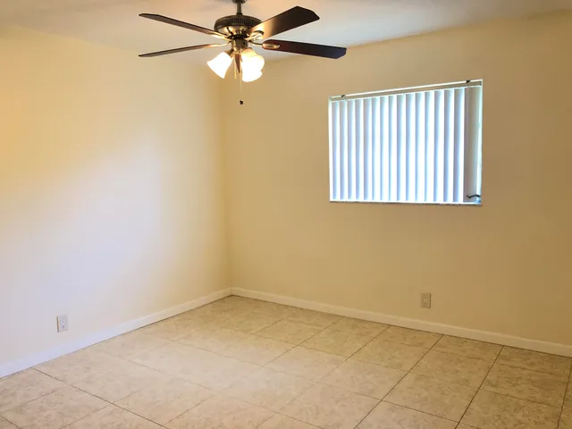 $1,900 | 5811 Northeast 14th Road, Unit 4, Fort Lauderdale, FL 33334