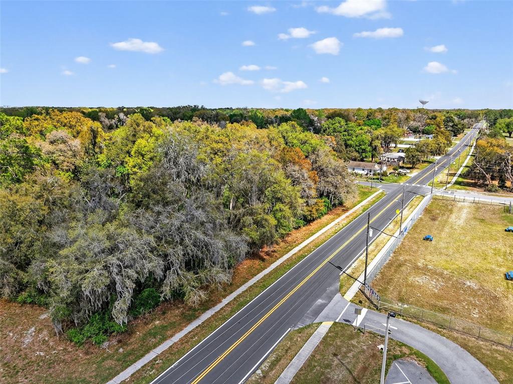 South Old Wire Road Wildwood, FL 34785 - Photo 5 of 13 a view of a balcony