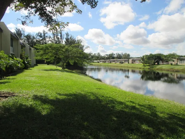 $1,700 | 154 Lake Meryl Drive, Unit 259, West Palm Beach, FL 33411