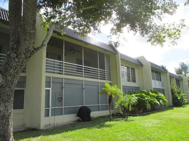 $1,700 | 154 Lake Meryl Drive, Unit 259, West Palm Beach, FL 33411