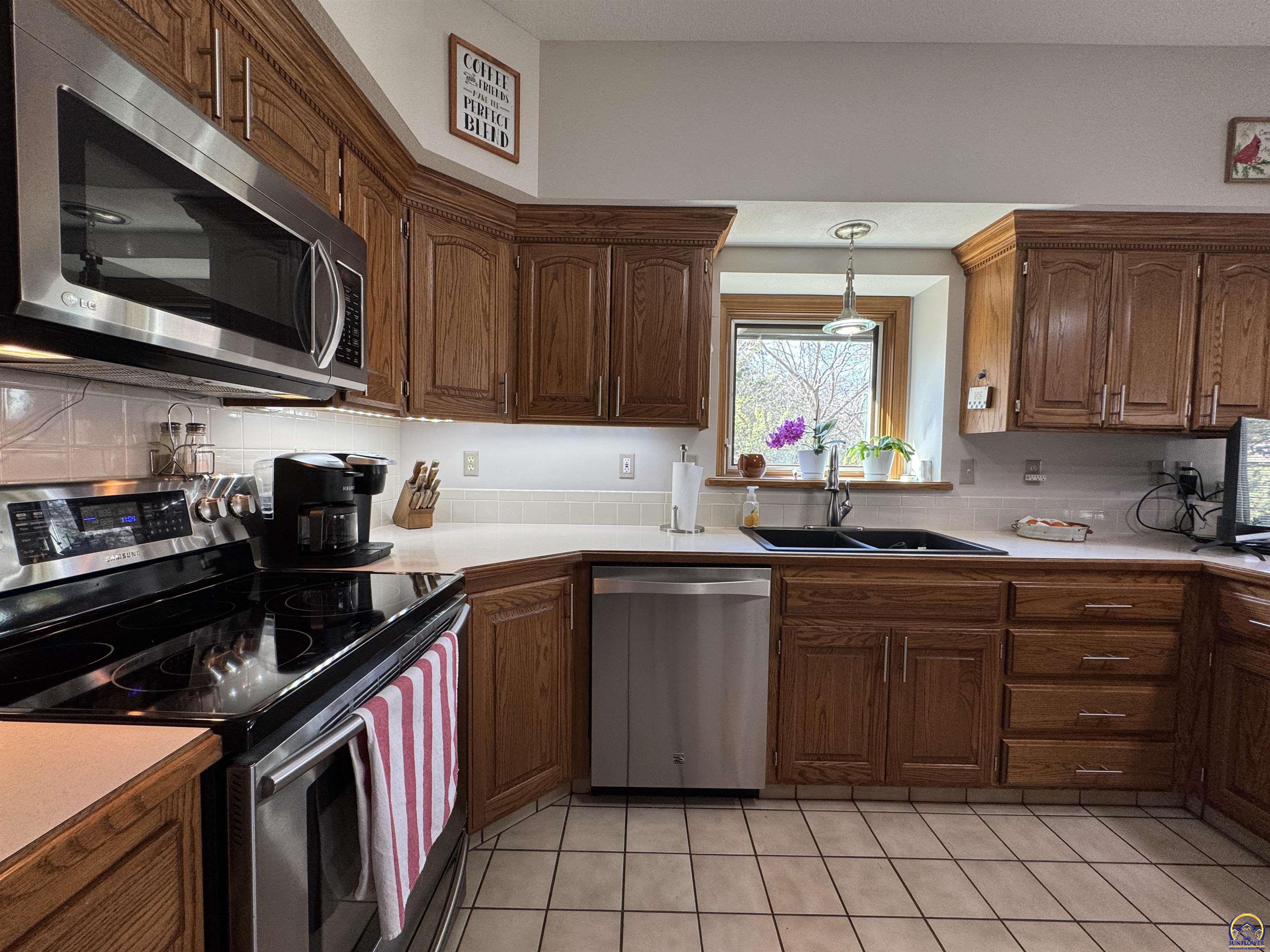 5445 Northwest Brickyard Road Topeka, KS 66618 - Photo 5 of 31