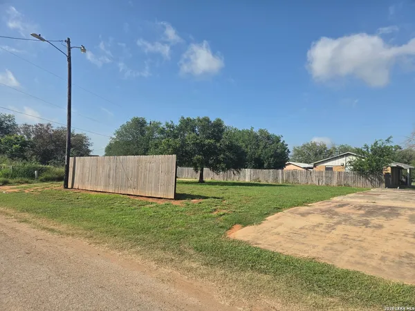 $48,000 | 1438 North Huajillo Street, Pearsall, TX 78061